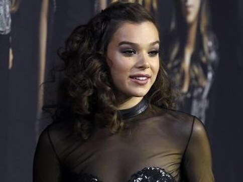 Hailee Steinfeld to star in comedy series for Apple; show based on 19th century poet Emily Dickinson Hailee Steinfeld to star in comedy series for Apple; show based on 19th century poet Emily Dickinson